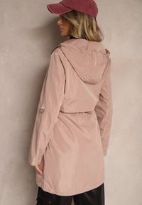Renee - Różowa Kurtka Parka z Odpinanym Kapturem i Troczkiem w Talii Labiana. Kolor: różowy. Materiał: tkanina #5