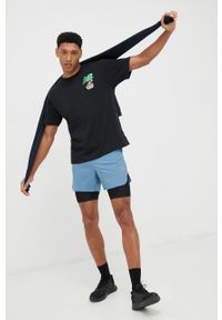 New Balance bluza treningowa Tenacity męska kolor granatowy z kapturem z nadrukiem. Typ kołnierza: kaptur. Kolor: niebieski. Materiał: materiał. Długość rękawa: raglanowy rękaw. Wzór: nadruk #2