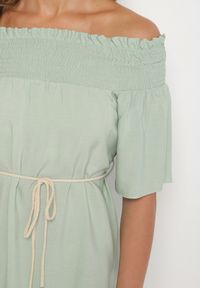 Born2be - Zielona Sukienka z Wiskozą Bawełną Hiszpańskim Dekoltem i Sznurkiem Lilarenne. Okazja: na co dzień. Kolor: zielony. Materiał: bawełna, wiskoza. Sezon: lato. Styl: casual, elegancki #7