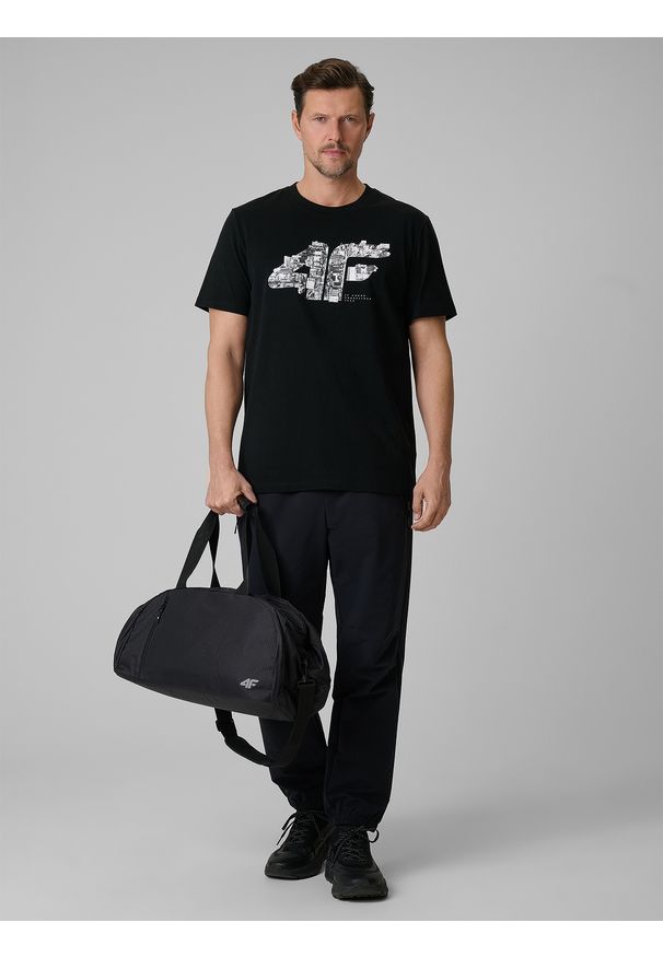 4f - 4F T-shirt regular z nadrukiem męski - czarny M. Okazja: na co dzień. Kolor: czarny. Materiał: dzianina, bawełna, materiał. Wzór: nadruk. Styl: klasyczny, casual