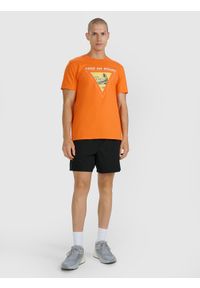 4f - 4F T-shirt regular z nadrukiem męski - pomarańczowy L. Okazja: na co dzień. Kolor: pomarańczowy. Materiał: bawełna, materiał, jersey. Długość rękawa: krótki rękaw. Długość: krótkie. Wzór: nadruk. Styl: wakacyjny, sportowy, klasyczny, casual