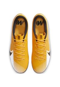 Buty piłkarskie Nike Mercurial Vapor 13 Academy Tf M AT7996 801 czarny, pomarańczowy, żółty żółcie. Kolor: wielokolorowy, pomarańczowy, czarny, żółty. Materiał: syntetyk, skóra. Szerokość cholewki: normalna. Sport: piłka nożna #7