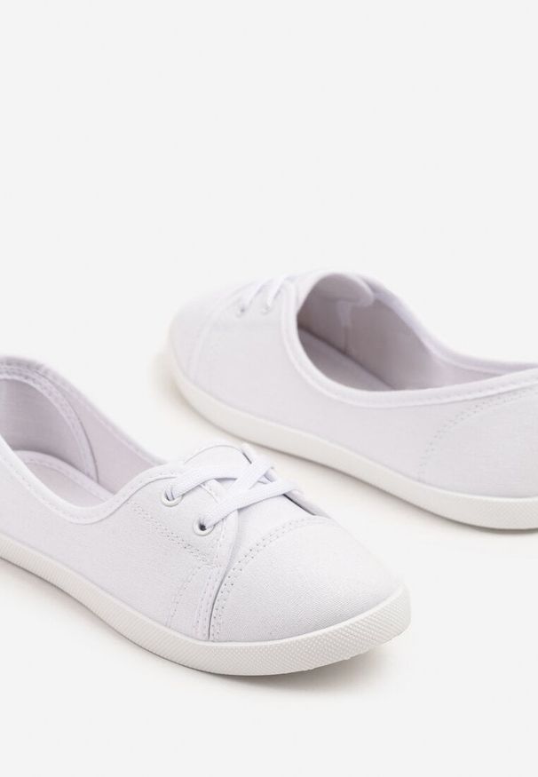 Renee - Białe Tenisówki Vices z Drobnym Sznurowaniem Telithia. Kolor: biały