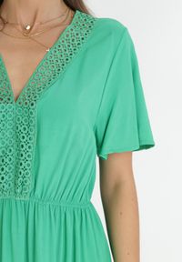 Born2be - Zielona Sukienka Selphie. Kolor: zielony. Materiał: tkanina, koronka. Długość rękawa: krótki rękaw. Wzór: ażurowy, aplikacja, koronka. Sezon: lato. Długość: midi #2