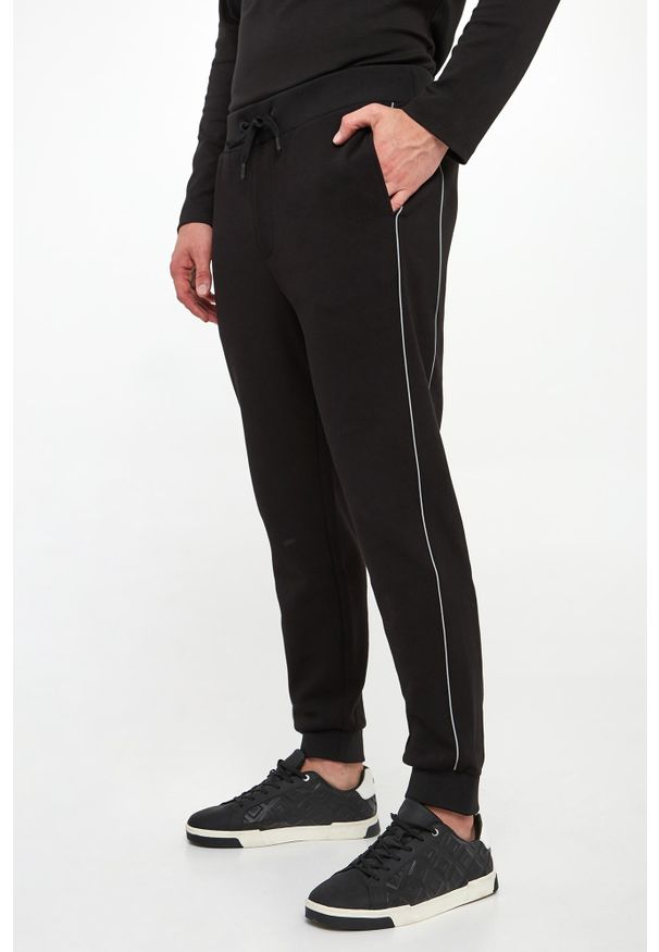 Spodnie dresowe męskie Tjanko JOOP!. Materiał: dresówka