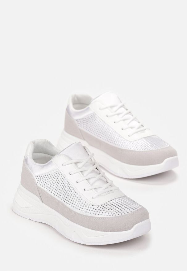 Renee - Srebrne Sneakersy z Drobnymi Cyrkoniami Hinekle. Kolor: biały