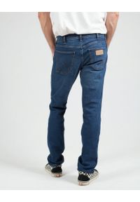 Wrangler - WRANGLER GREENSBORO MĘSKIE SPODNIE JEANSOWE FAR GONE W15QOAR21 112319198 #2