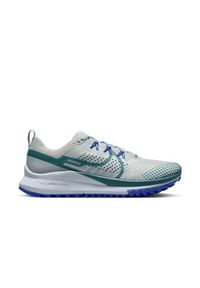 Buty do biegania męskie Nike React Pegasus Trail 4. Zapięcie: sznurówki. Kolor: wielokolorowy, szary. Materiał: guma, materiał, syntetyk, tkanina. Szerokość cholewki: normalna