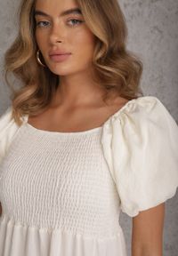 Renee - Jasnobeżowa Sukienka z Wiskozy o Rozkloszowanym Kroju z Bufiastymi Rękawkami Rosena. Kolor: beżowy. Materiał: wiskoza. Długość rękawa: krótki rękaw. Sezon: lato. Typ sukienki: rozkloszowane. Długość: maxi #3