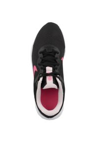 Buty do biegania dla dzieci Nike Revolution 6. Zapięcie: sznurówki. Kolor: czarny. Materiał: syntetyk, materiał. Szerokość cholewki: normalna. Model: Nike Revolution