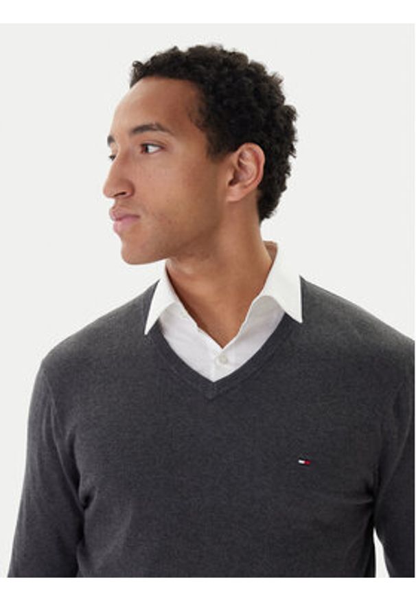 TOMMY HILFIGER - Tommy Hilfiger Sweter Essential MW0MW14745 Szary Regular Fit. Kolor: szary. Materiał: bawełna