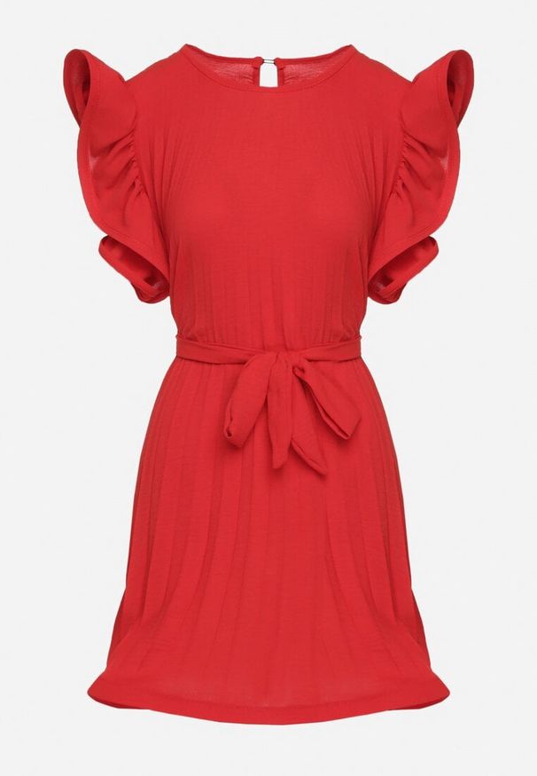 Born2be - Czerwona Plisowana Sukienka z Materiałowym Paskiem w Talii i Ozdobnymi Falbankami Christi. Typ kołnierza: kołnierz z falbankami. Kolor: czerwony. Materiał: materiał. Typ sukienki: rozkloszowane