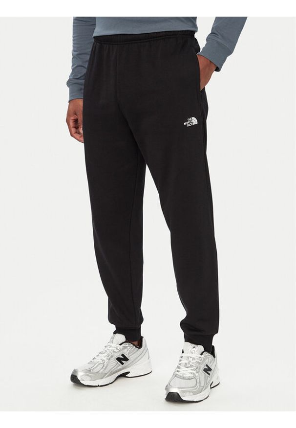 The North Face Spodnie dresowe Evolution Simple Dome NF0A8CWY Czarny Regular Fit. Kolor: czarny. Materiał: syntetyk