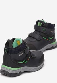 Born2be - Granatowo-Zielone Botki Sportowe Mocno Ocieplone Yozohile. Okazja: na uczelnię, na co dzień. Zapięcie: rzepy. Kolor: niebieski. Materiał: jeans, futro. Wzór: kolorowy. Styl: sportowy