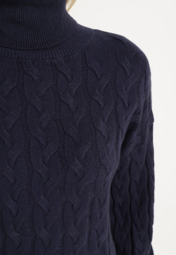 Born2be - Granatowy Sweter z Golfem w Warkoczowy Splot ze Ściągaczami Maraiwai. Typ kołnierza: golf. Kolor: niebieski. Wzór: ze splotem. Sezon: jesień