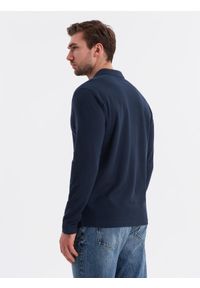 Ombre Clothing - Męski longsleeve BASIC z kołnierzykiem polo – granatowy V3 - Rozmiar: M. Okazja: do pracy, na co dzień. Typ kołnierza: polo. Kolor: niebieski. Materiał: bawełna, dzianina. Długość rękawa: długi rękaw. Wzór: ze splotem. Styl: casual, elegancki