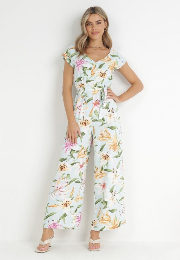 Born2be - Jasnoniebieski Kombinezon Arola. Kolor: niebieski. Materiał: tkanina, materiał. Długość rękawa: na ramiączkach. Długość: długie. Wzór: aplikacja