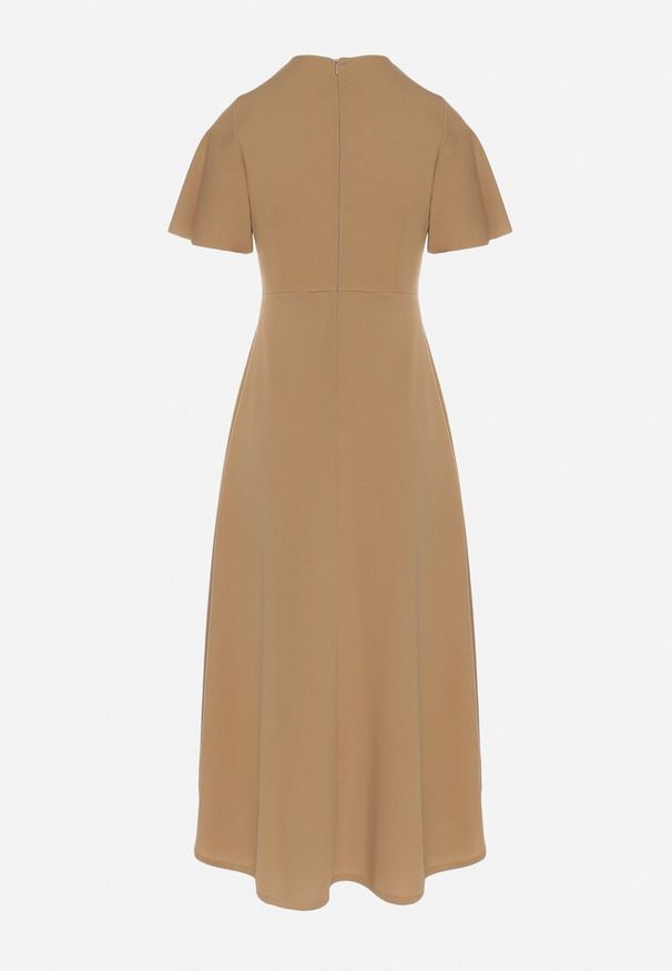 Born2be - Ciemnobeżowa Rozkloszowana Sukienka Ozdobiona Marszczeniem Odallica. Kolor: beżowy. Wzór: aplikacja. Typ sukienki: rozkloszowane. Styl: elegancki