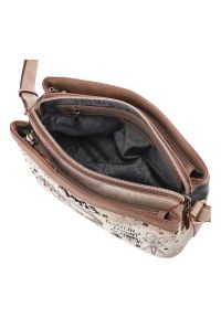 Beżowa Elegancka Torebka Damska Na Ramię Anekke Z Laleczką. Kolor: beżowy. Wzór: nadruk. Styl: elegancki. Rodzaj torebki: na ramię #9