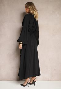 Renee - Czarna Sukienka z Wiskozy Oversize Ozdobiona Haftem Venalari. Okazja: na co dzień, na spacer. Kolor: czarny. Materiał: wiskoza. Wzór: haft, aplikacja. Sezon: lato, wiosna. Typ sukienki: oversize. Styl: klasyczny, casual, elegancki