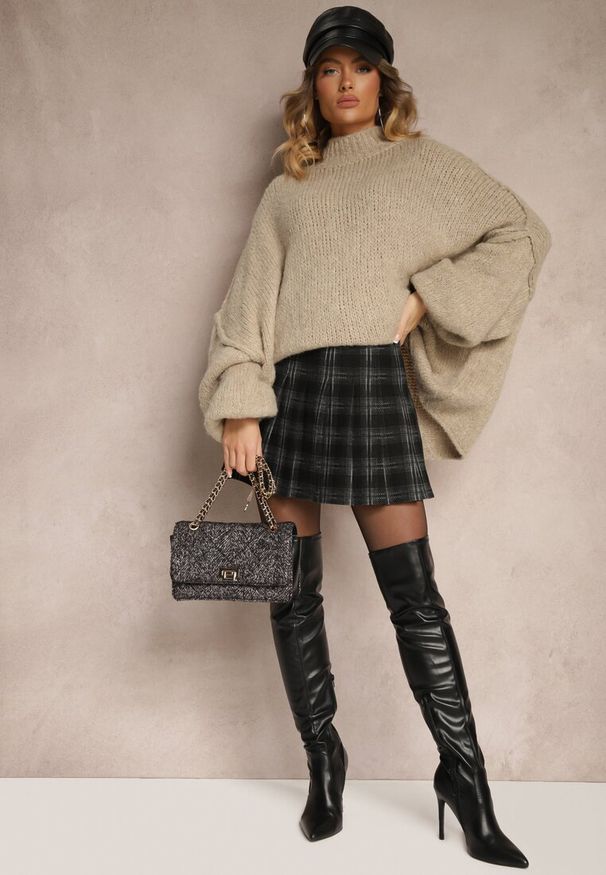 Renee - Czarne Trapezowe Spódnico-Spodenki Plisowane z Wiskozą High Waist w Kratę z Paskiem Filiana. Okazja: na co dzień. Stan: podwyższony. Kolor: czarny. Materiał: wiskoza. Styl: elegancki, casual