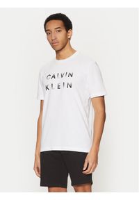 Calvin Klein T-Shirt K10K114156 Biały Regular Fit. Kolor: biały. Materiał: bawełna #1