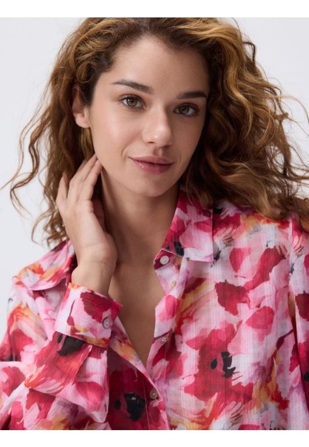 Reserved - Koszula w kwiaty - wielobarwny. Materiał: tkanina. Wzór: kwiaty