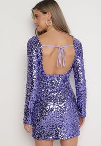Born2be - Fioletowa Dopasowana Mini Sukienka z Wycięciem na Plecach Ozdobiona Cekinami Akorra. Kolor: fioletowy. Wzór: aplikacja. Długość: mini #2