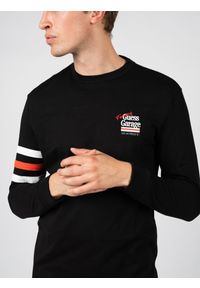 Guess Longsleeve | M1BI11K8FQ1 | Mężczyzna | Czarny. Okazja: na co dzień. Kolor: czarny. Materiał: bawełna. Długość rękawa: długi rękaw. Wzór: paski, napisy, nadruk. Styl: casual