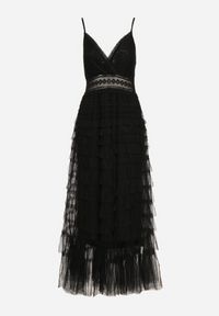 Born2be - Czarna Sukienka na Regulowanych Ramiączkach z Koronką i Falbankami DIoenama. Okazja: na co dzień. Typ kołnierza: kołnierz z falbankami. Kolor: czarny. Materiał: koronka. Długość rękawa: na ramiączkach. Wzór: koronka. Styl: casual #4