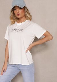 Renee - Biała Bawełniana Bluzka T-shirt Oversize z Aplikacją w Kształcie Motyli Elmaris. Kolor: biały. Materiał: bawełna. Długość rękawa: krótki rękaw. Długość: krótkie. Wzór: aplikacja. Styl: elegancki