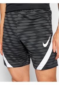 Nike Szorty sportowe Strike 21 CW5850 Czarny Regular Fit. Kolor: czarny