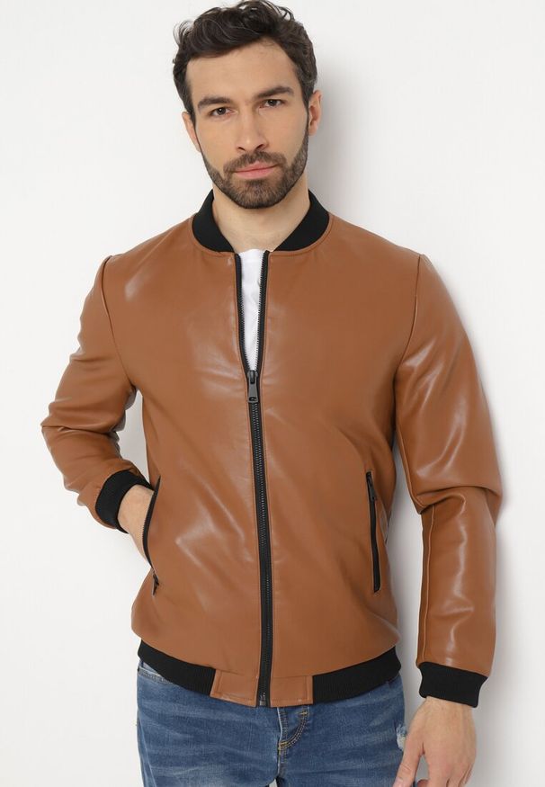 Born2be - Brązowa Kurtka Bomberka z Imitacji Skóry i Zasuwanymi Kieszeniami Rihella. Kolor: brązowy. Materiał: skóra. Styl: elegancki, klasyczny