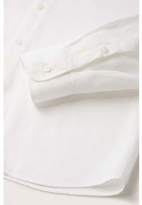 Mango Man koszula Arthur męska kolor biały slim z kołnierzykiem klasycznym. Typ kołnierza: kołnierzyk klasyczny. Kolor: biały. Materiał: włókno, tkanina. Długość rękawa: długi rękaw. Długość: długie. Wzór: gładki. Styl: klasyczny