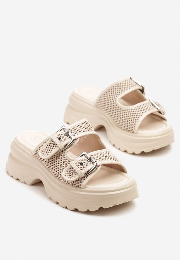 Born2be - Beżowe Klapki Siateczkowe z Klamrami na Platformie Setrina. Okazja: na co dzień. Kolor: beżowy. Obcas: na platformie. Styl: elegancki, casual
