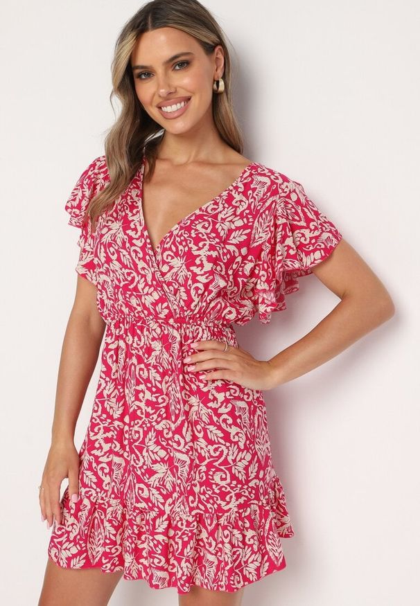 Born2be - Fuksjowa Rozkloszowana Bawełniana Sukienka z Gumką w Talii i Falbanami Nelsea. Okazja: na co dzień, na randkę. Typ kołnierza: dekolt w kształcie V. Kolor: różowy. Materiał: bawełna. Długość rękawa: krótki rękaw. Typ sukienki: rozkloszowane. Styl: wizytowy, casual