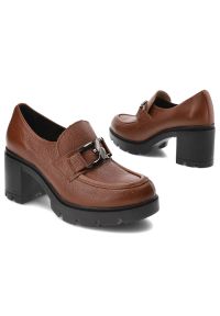 Brązowe Półbuty Lemar Damskie Wygodne Obuwie. Kolor: brązowy. Materiał: skóra. Wzór: aplikacja. Obcas: na obcasie. Styl: elegancki. Wysokość obcasa: średni #2