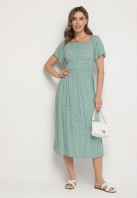 Born2be - Zielona Rozkloszowana Sukienka Hiszpanka z Bawełny w Kwiatowy Wzór Sadrivae. Okazja: na co dzień. Typ kołnierza: dekolt hiszpanka. Kolor: zielony. Materiał: bawełna. Wzór: kwiaty. Styl: casual, klasyczny #4