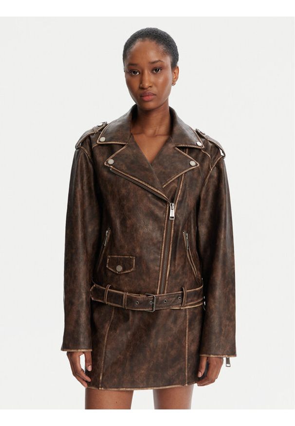 Guess Kurtka z imitacji skóry W5YL04 WHDI0 Brązowy Regular Fit. Kolor: brązowy. Materiał: skóra