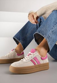 Born2be - Beżowo-Fuksjowe Zamszowe Sneakersy na Grubej Podeszwie z Paskami i Skórzaną Wkładką Felenne. Okazja: na co dzień. Zapięcie: pasek. Kolor: beżowy. Materiał: zamsz, skóra. Wzór: paski