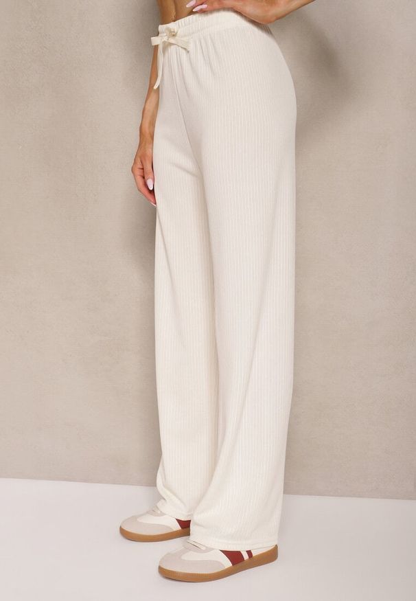 Renee - Jasnobeżowe Spodnie o Szerokim Kroju High Waist Savianne. Okazja: na co dzień. Stan: podwyższony. Kolor: beżowy. Sezon: wiosna. Styl: casual