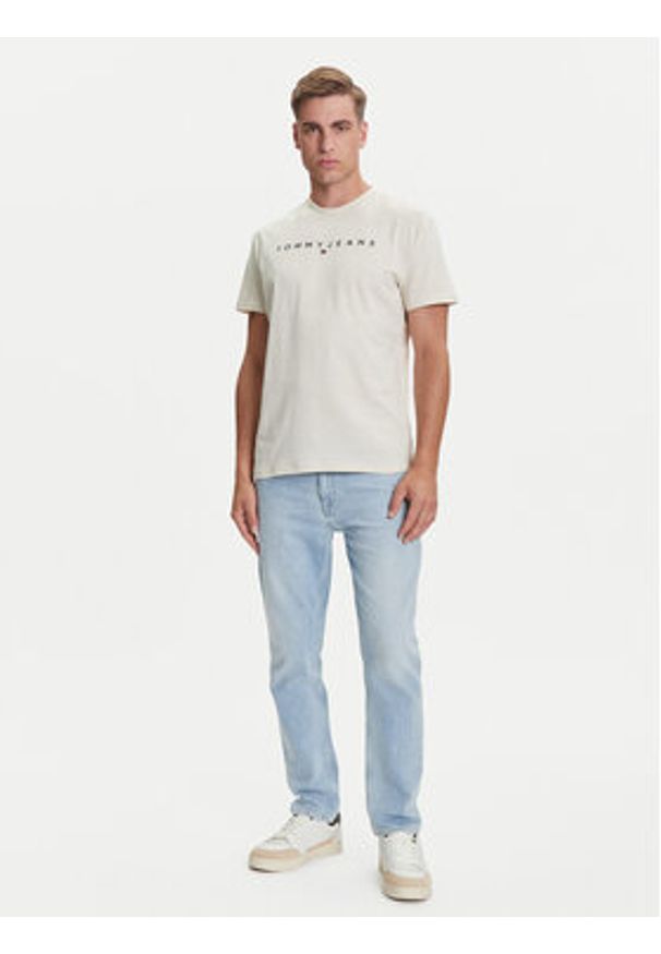 Tommy Jeans T-Shirt Linear Logo DM0DM20744 Beżowy Regular Fit. Kolor: beżowy. Materiał: bawełna
