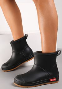 Born2be - Czarne Kalosze Melenope. Okazja: na co dzień. Wysokość cholewki: za kostkę. Nosek buta: okrągły. Kolor: czarny. Materiał: guma. Szerokość cholewki: szeroka. Wzór: gładki, jednolity, napisy, kolorowy. Styl: casual #2