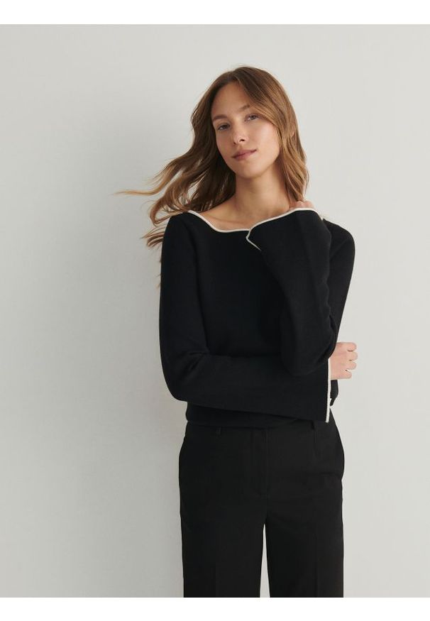 Reserved - Sweter oversize - czarny. Kolor: czarny. Materiał: dzianina, wiskoza