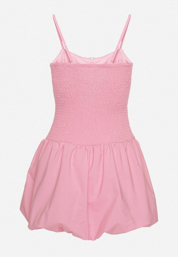 Born2be - Różowa Sukienka Typu Bombka z Cyrkoniową Klamrą z Podszewką Typu Szorty Nessim. Okazja: na imprezę. Kolor: różowy. Długość rękawa: na ramiączkach. Sezon: lato. Typ sukienki: bombki. Styl: elegancki