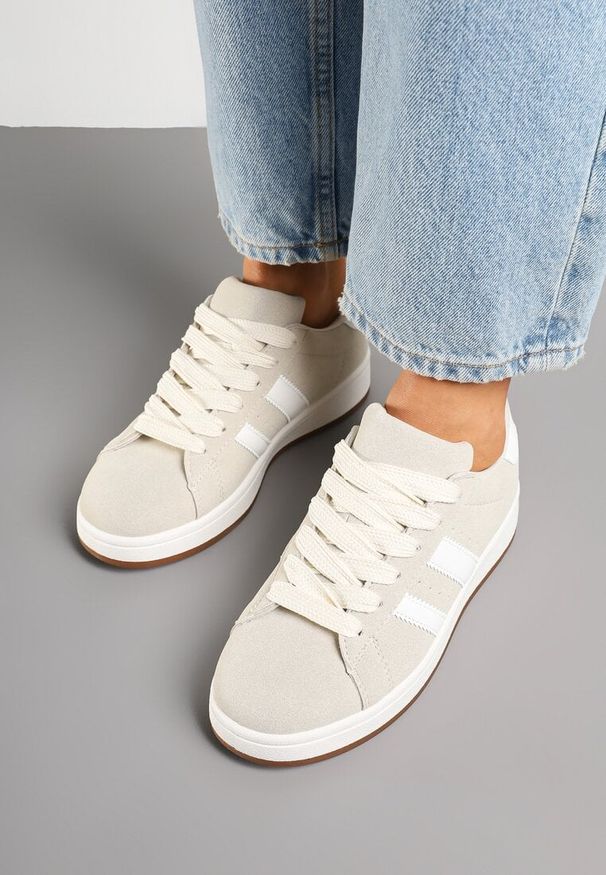 Renee - Beżowe Sneakersy Ozdobione Paskami Dolirenna. Okazja: na co dzień. Zapięcie: pasek. Kolor: beżowy. Materiał: jeans. Wzór: aplikacja