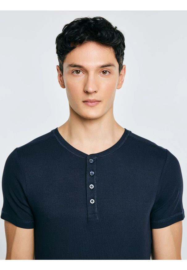 Big-Star - Koszulka męska z prążkowanej dzianiny granatowa Basicag 403. Kolor: niebieski. Materiał: prążkowany, dzianina. Wzór: gładki