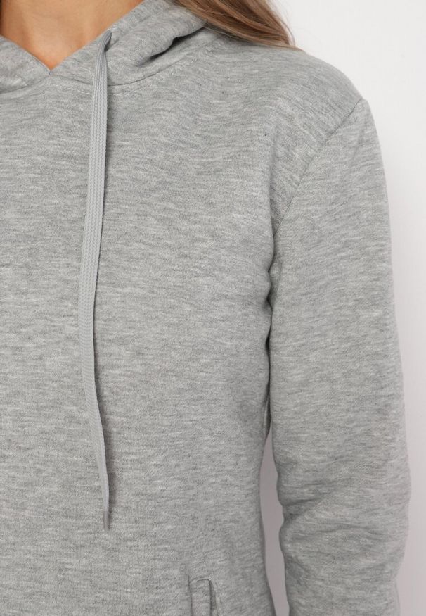 Born2be - Jasnoszara Tunika Bluza z Bawełną Kapturem i Sznurkami Mivilora. Okazja: na co dzień, do pracy. Typ kołnierza: kaptur. Kolor: szary. Materiał: bawełna. Długość rękawa: długi rękaw. Długość: długie. Styl: sportowy, casual