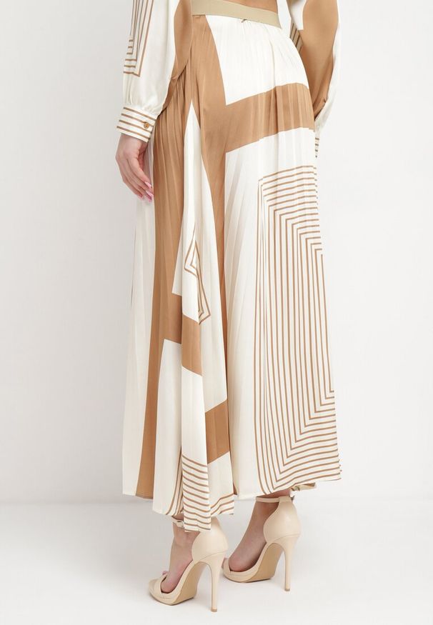 Born2be - Beżowa Spódnica z Delikatnymi Plisami Gumką w Talii i Geometrycznym Wzorem Iolantha. Kolor: beżowy. Wzór: geometria