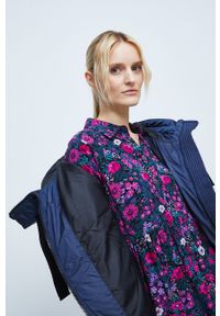 medicine - Medicine płaszcz damski kolor granatowy zimowy. Okazja: na co dzień. Kolor: niebieski. Długość: długie. Sezon: zima. Styl: casual #8